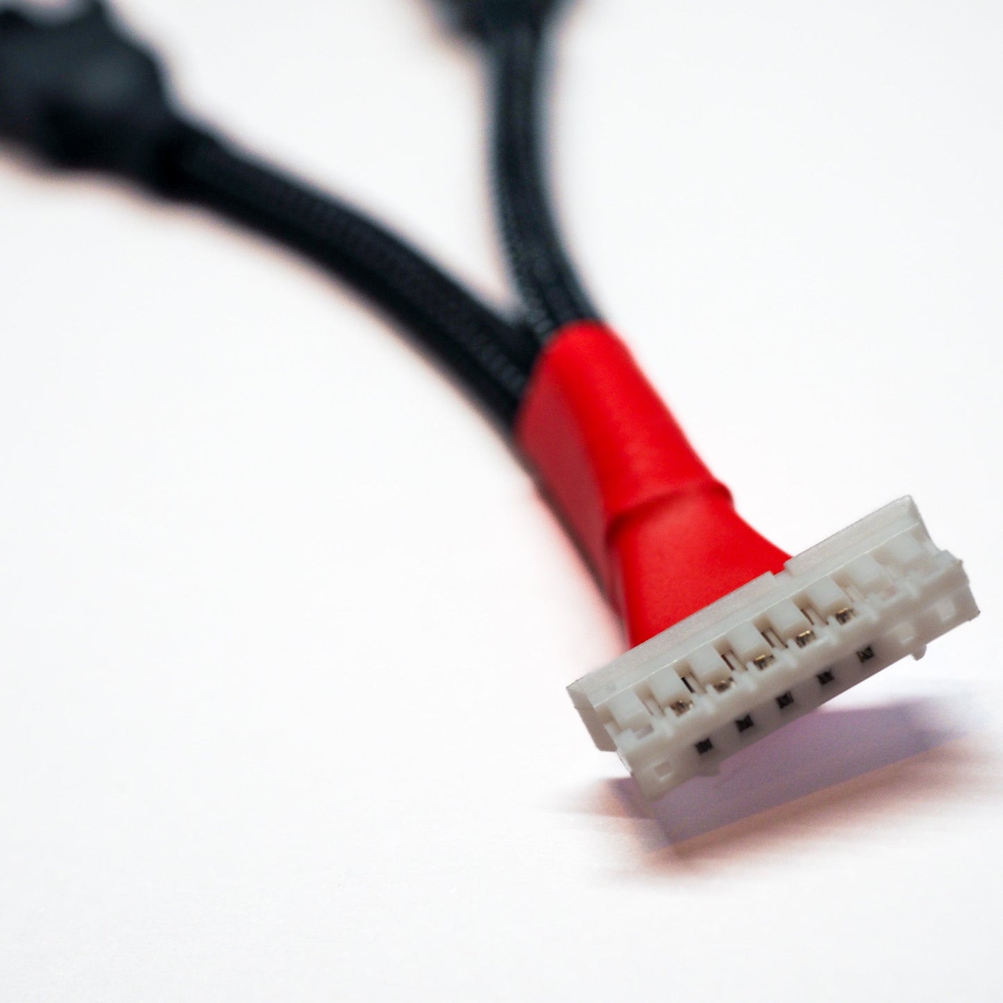 Sapphire NITRO+ RX 7800XT 7900XT 7900XTX Deshroud Adapter Cable (8 Pin) - GPUCONNECT.COM